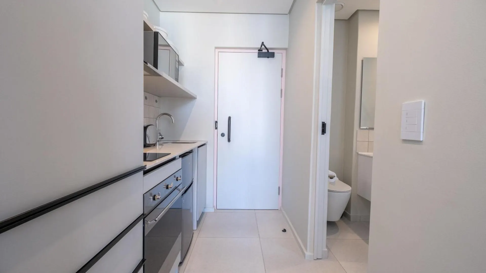 Apartment The Rose 605: City Centre Studio With Views Cape Town
