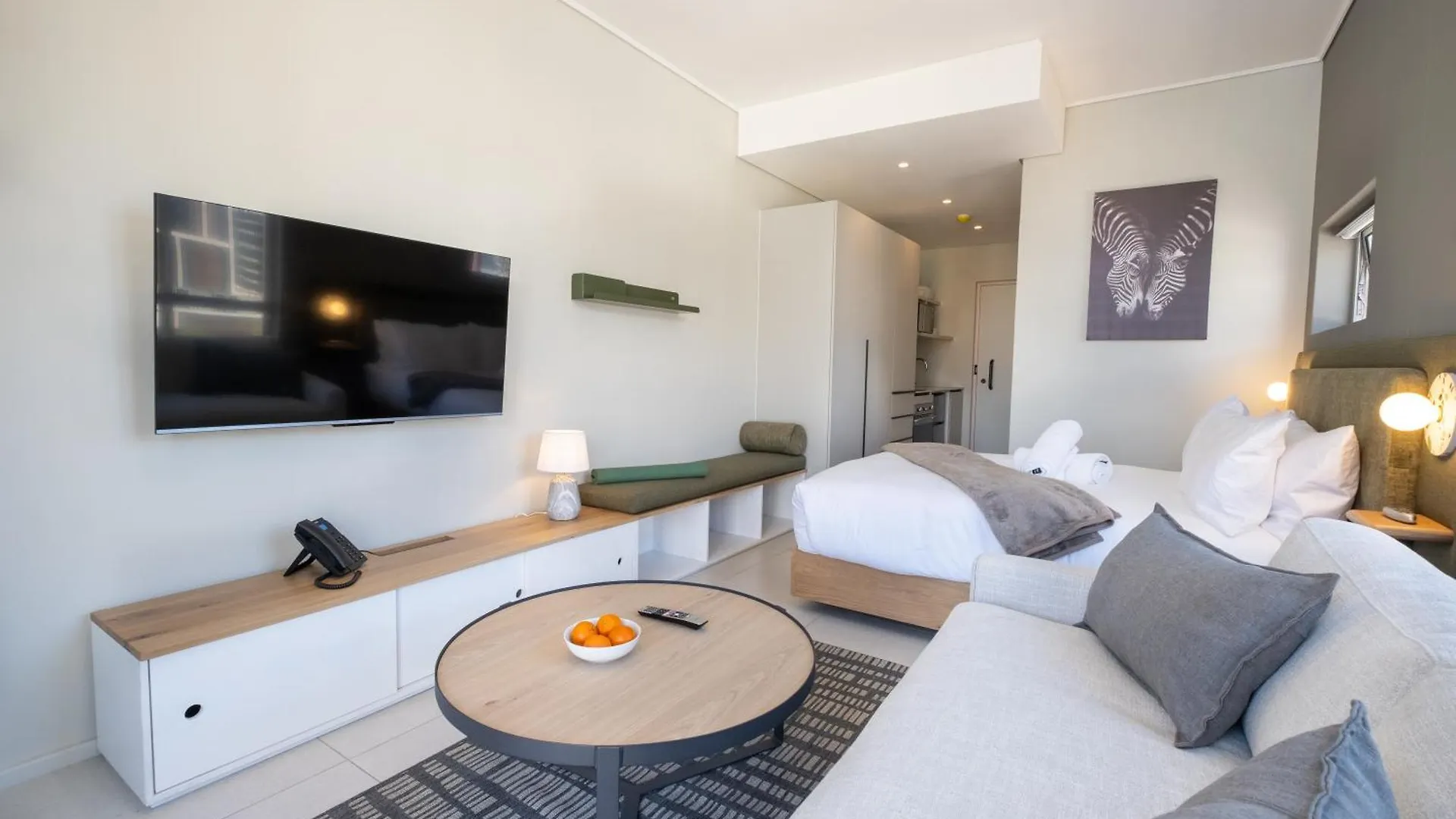 The Rose 605: City Centre Studio With Views Cape Town