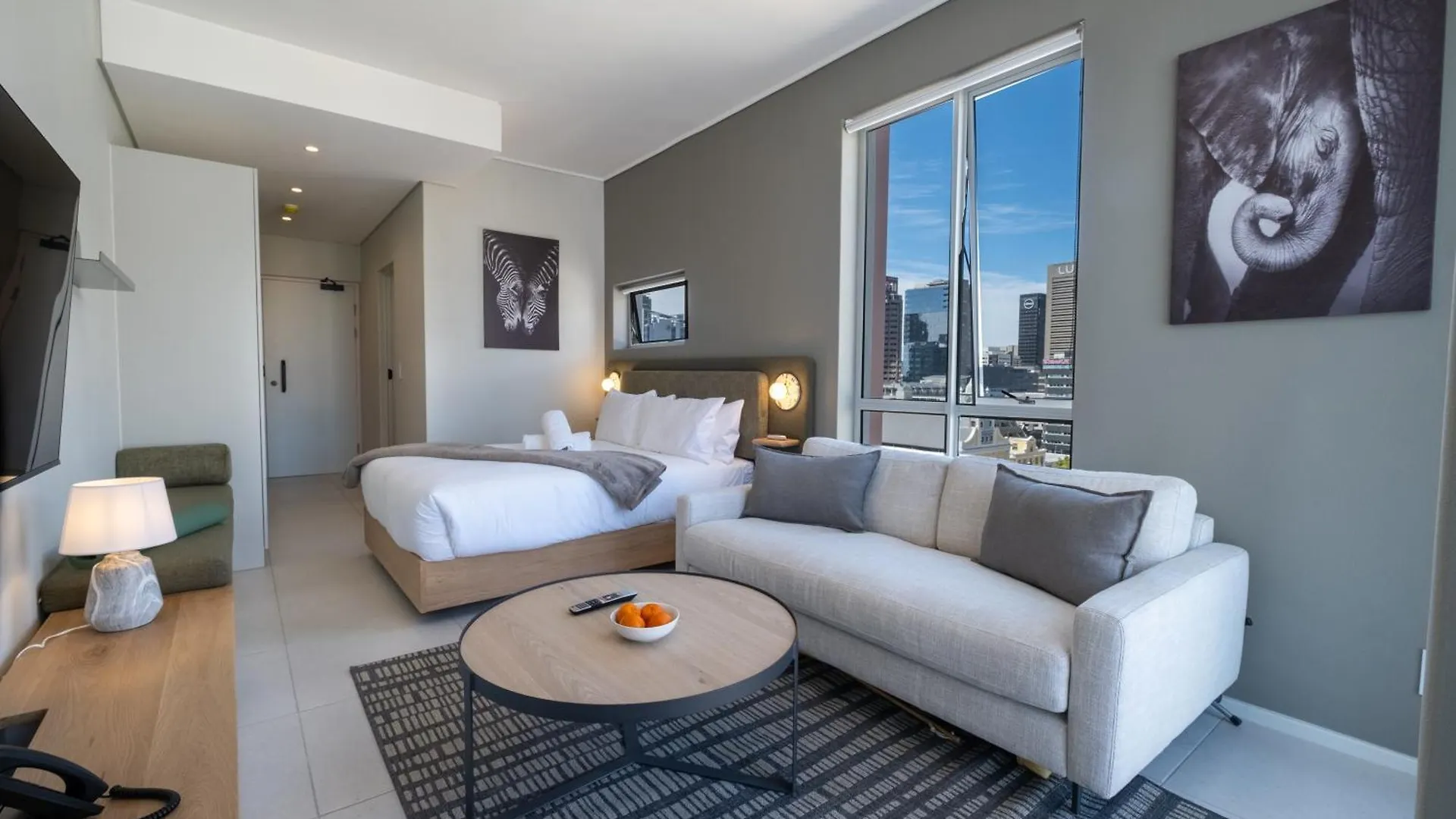 Apartment The Rose 605: City Centre Studio With Views Cape Town